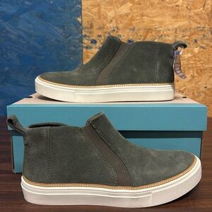 NWT NIB Toms Bryce Tarmac Olive Suede Women’s 8